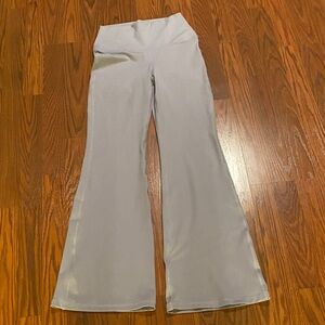Gilly Hicks Recharge flared leggings. Size M